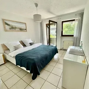 Grosszugiges Apartement Mit Balkon, Kuche, Wlan Apartment